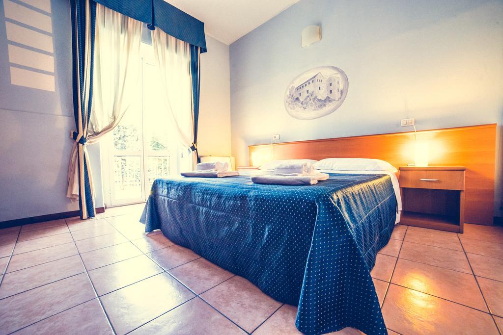 Hotel La Gaietta Millesimo Habitación foto