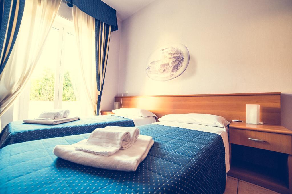 Hotel La Gaietta Millesimo Habitación foto