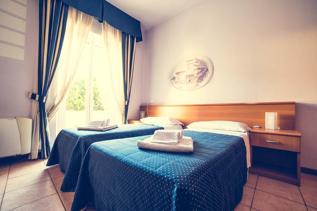 Hotel La Gaietta Millesimo Habitación foto